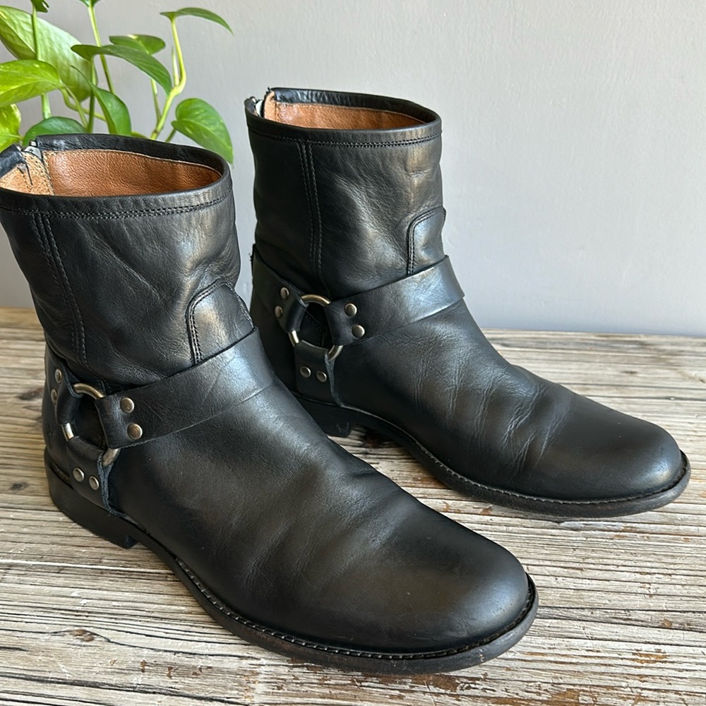 Frye Phillip Harness Boots Moto
Boots Biker Short Rear Zip size 8.5